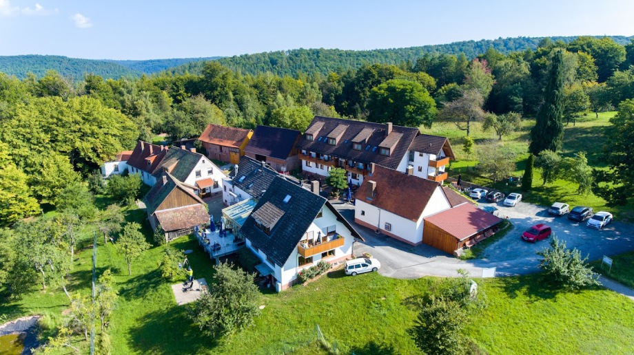 Unser Hotel mitten im Wald